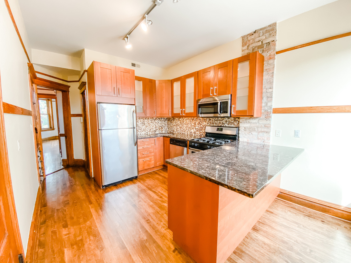 1939 N Sheffield Avenue Unit: 2