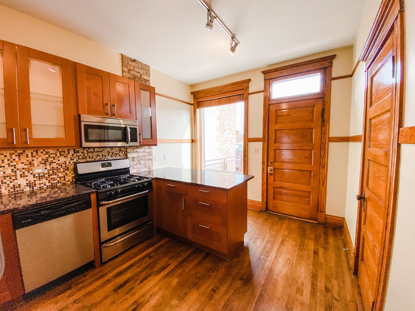 1939 N Sheffield Avenue Unit: 2