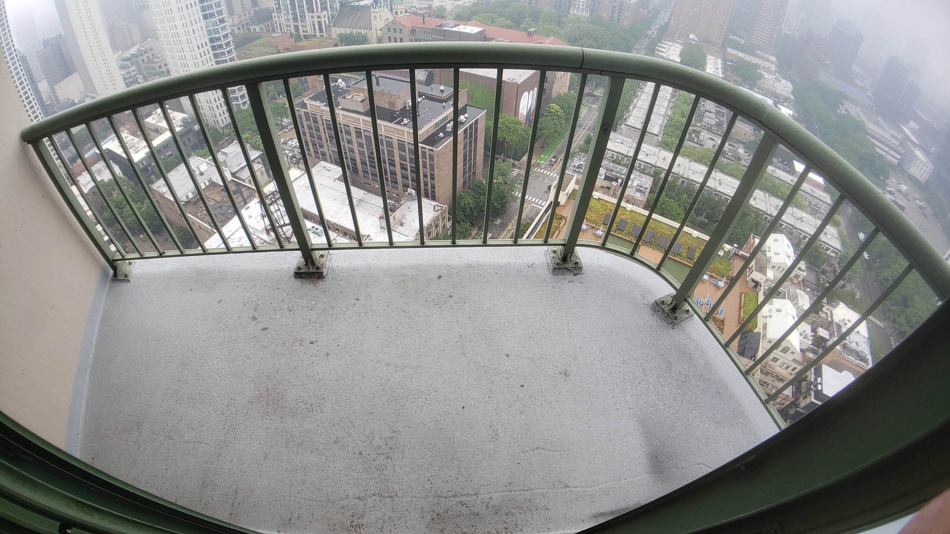 111 W Maple Street Unit: 2504