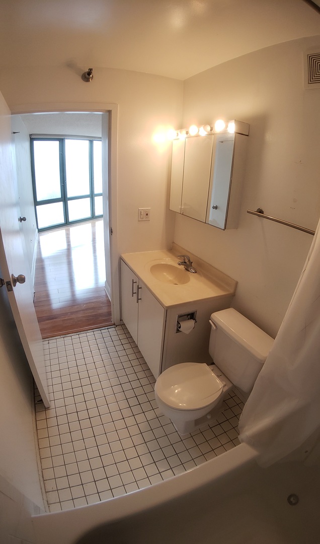 111 W Maple Street Unit: 2504