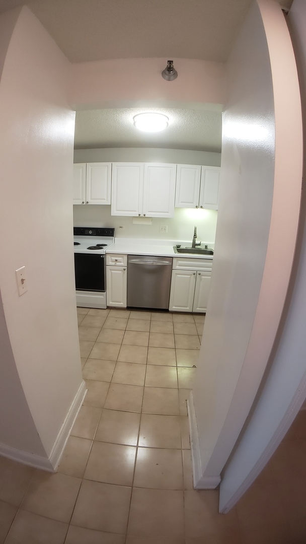 111 W Maple Street Unit: 2504