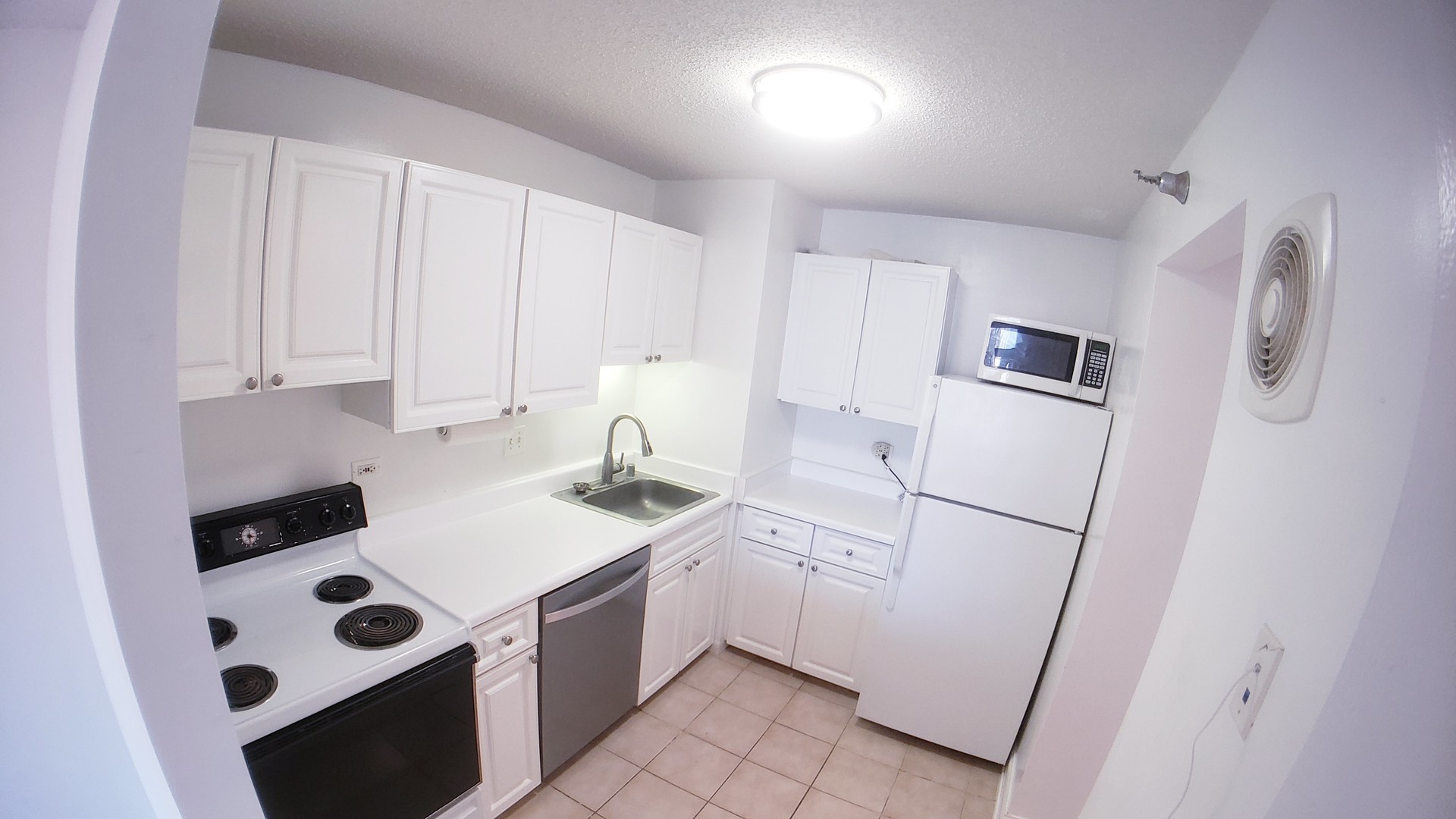 111 W Maple Street Unit: 2504