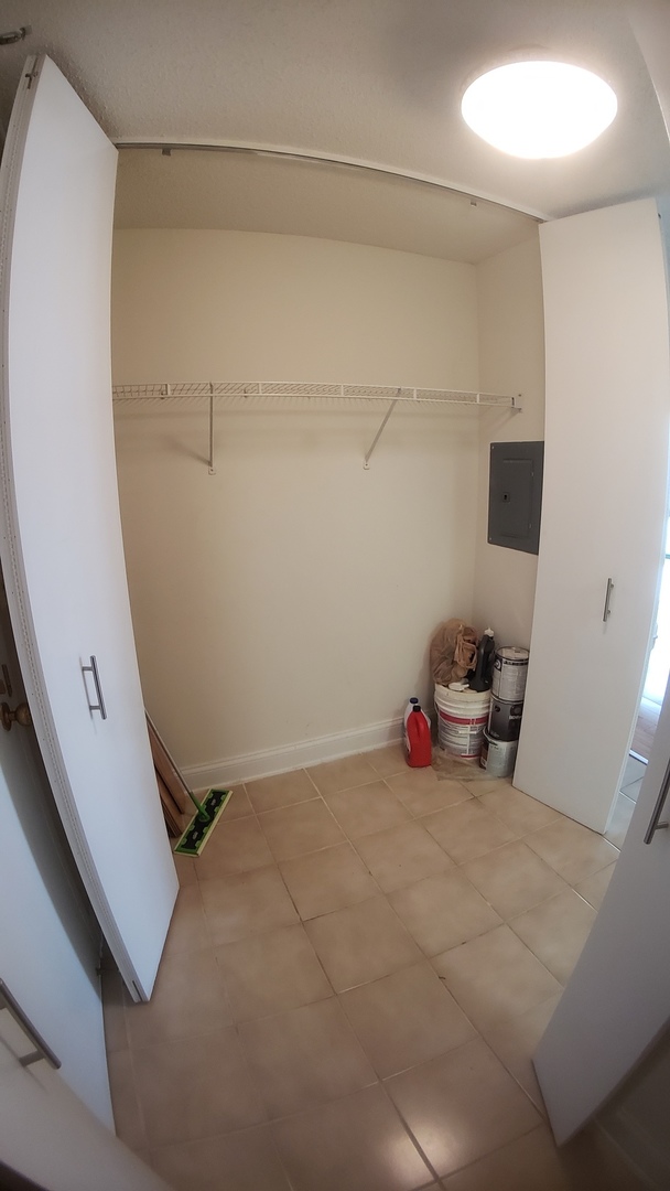 111 W Maple Street Unit: 2504