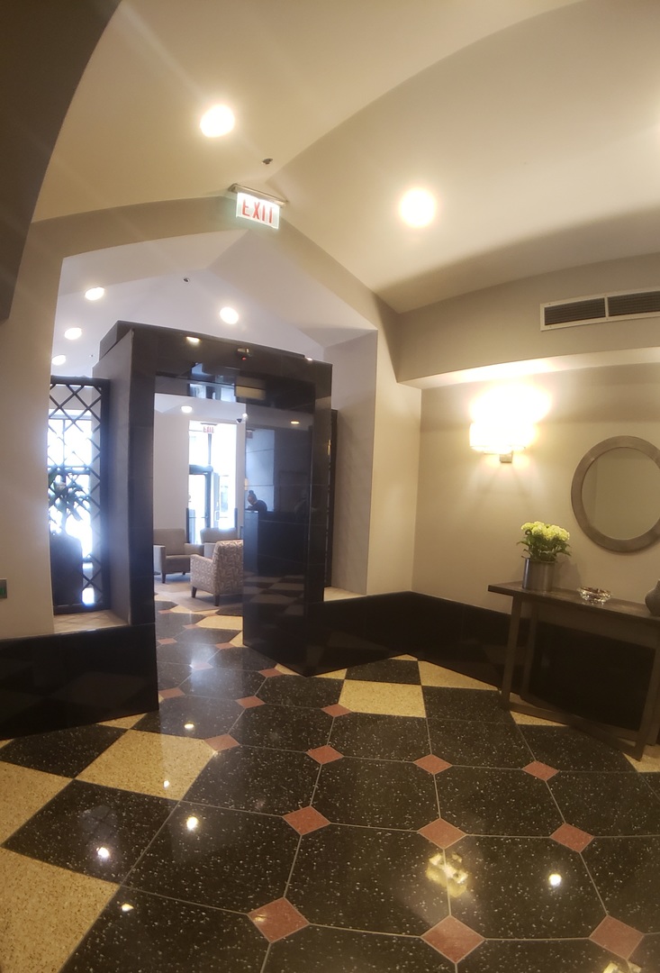 111 W Maple Street Unit: 2504