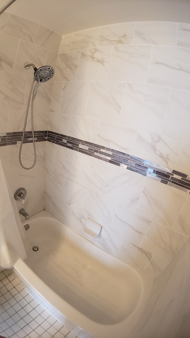 111 W Maple Street Unit: 2504