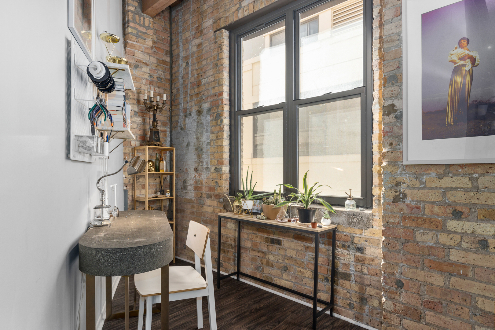 225 W Huron Street Unit: 402