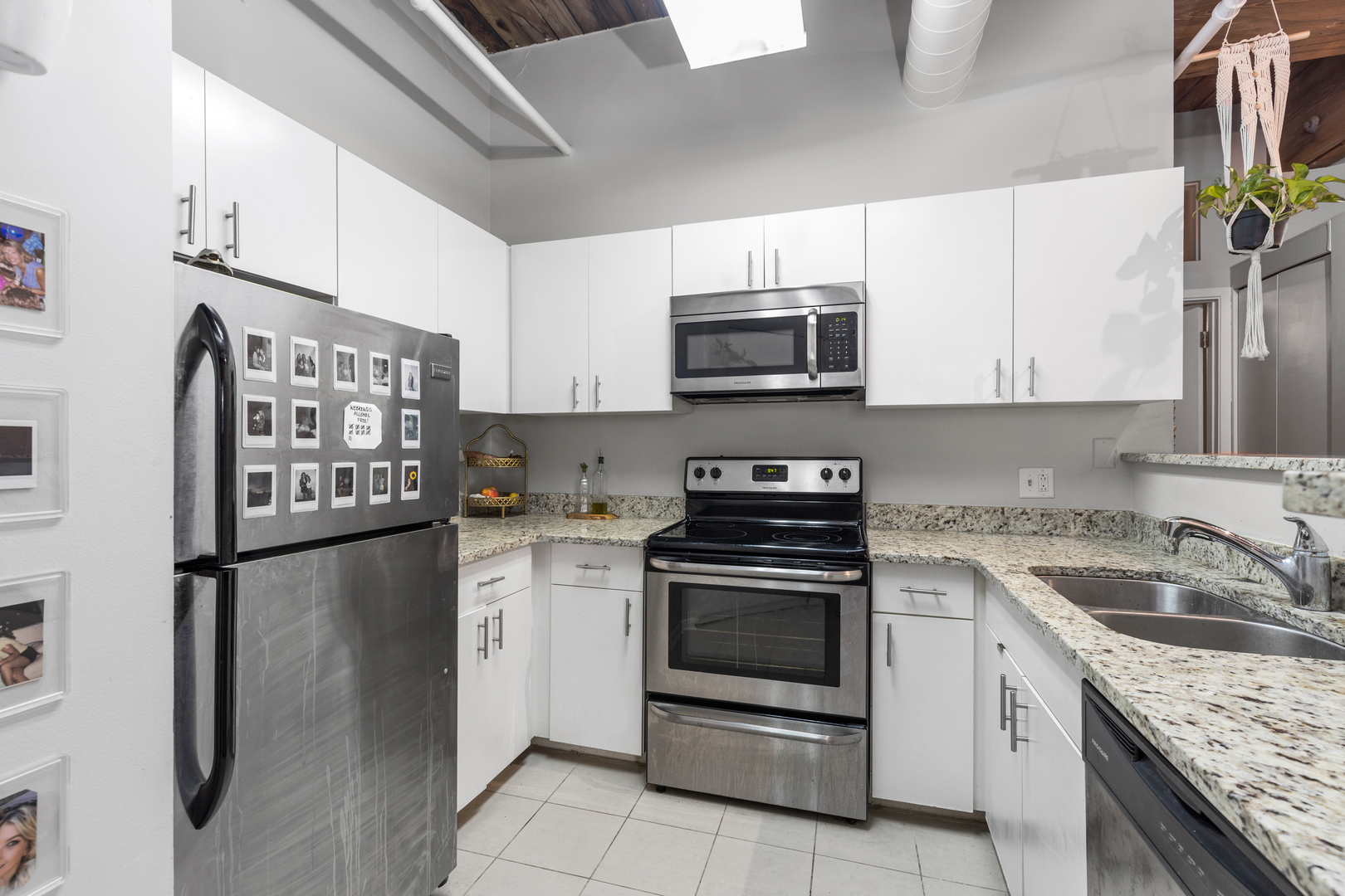 225 W Huron Street Unit: 402