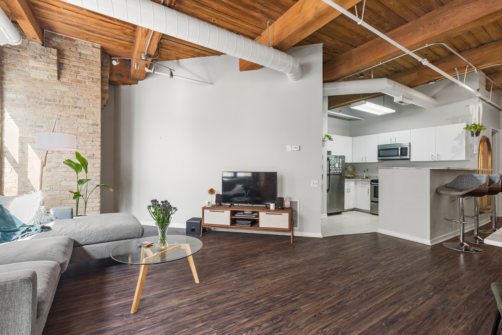 225 W Huron Street Unit: 402