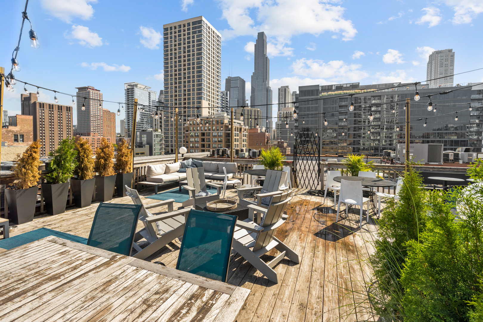 225 W Huron Street Unit: 402