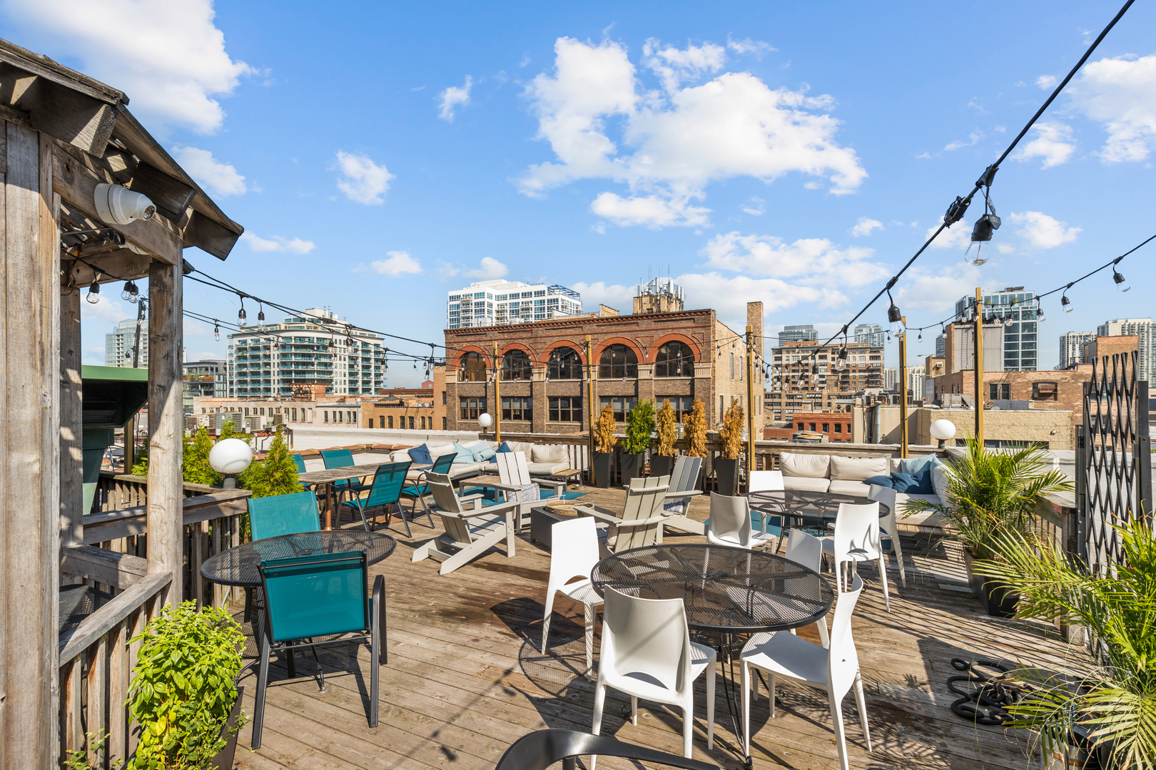 225 W Huron Street Unit: 402