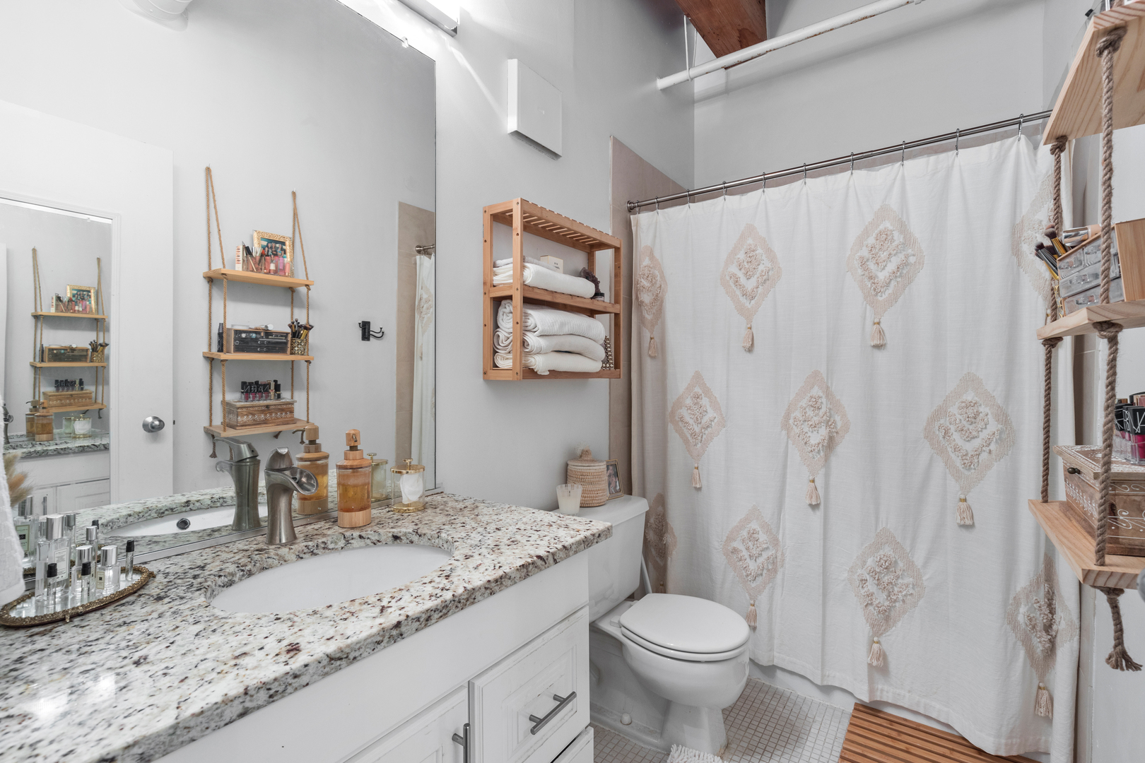 225 W Huron Street Unit: 402