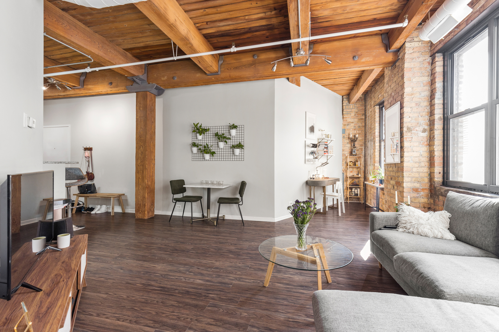 225 W Huron Street Unit: 402