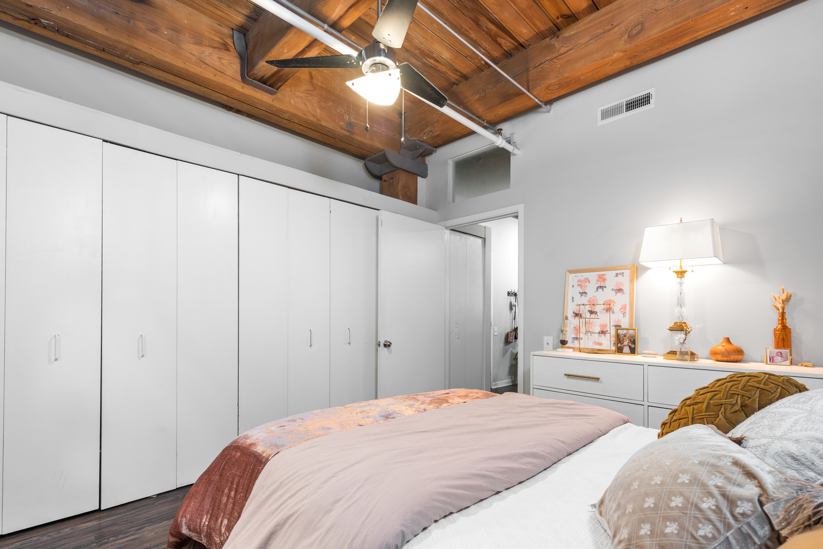 225 W Huron Street Unit: 402