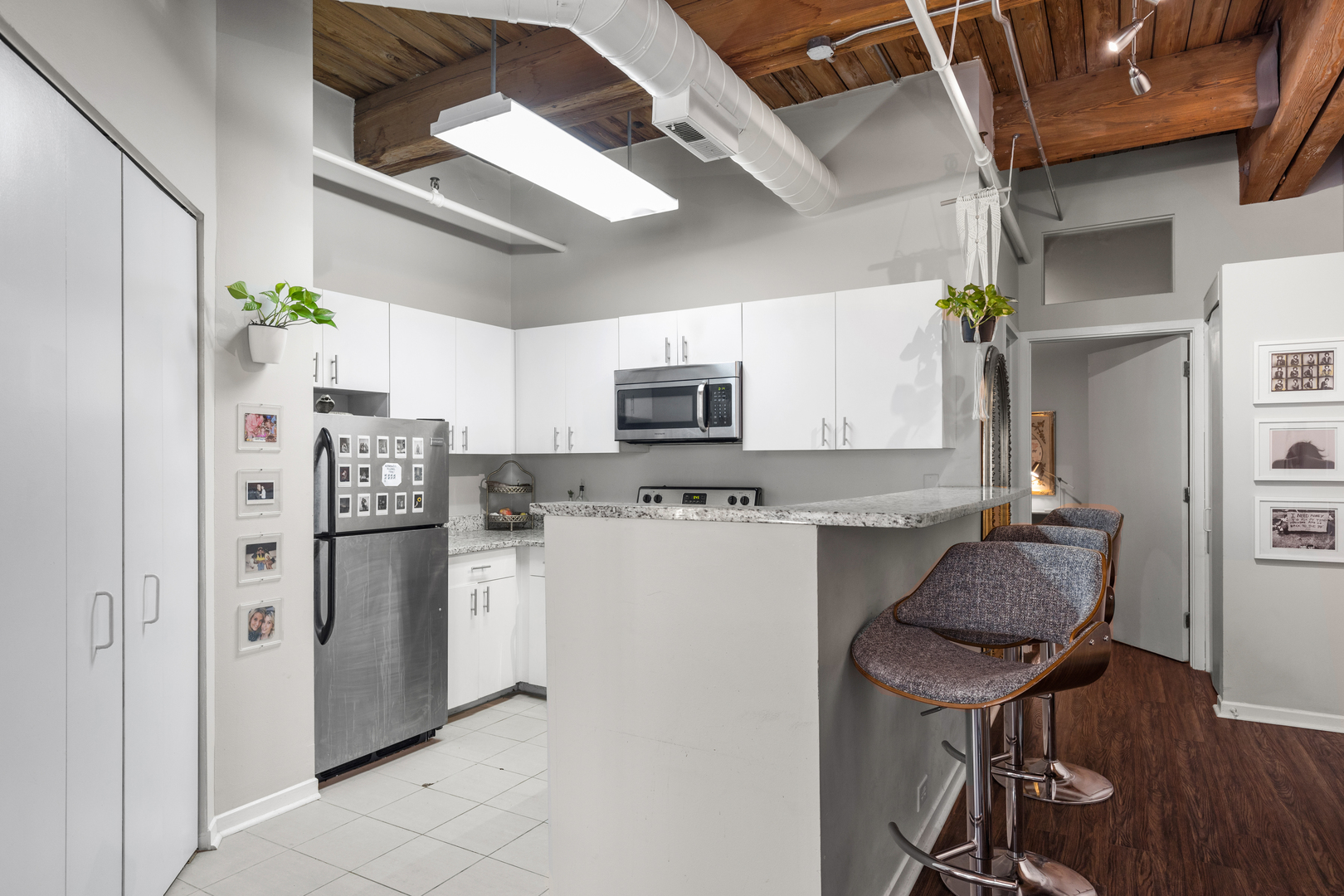 225 W Huron Street Unit: 402
