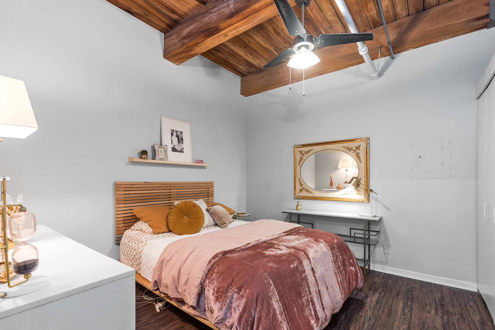 225 W Huron Street Unit: 402