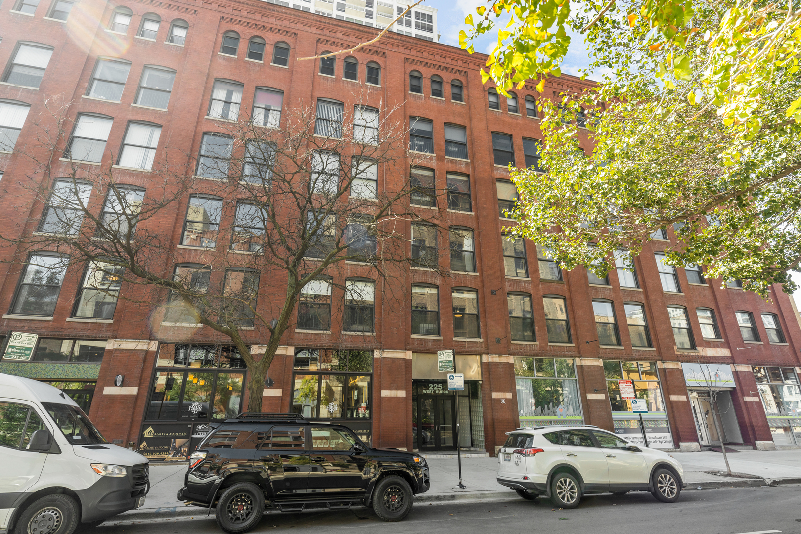225 W Huron Street Unit: 402