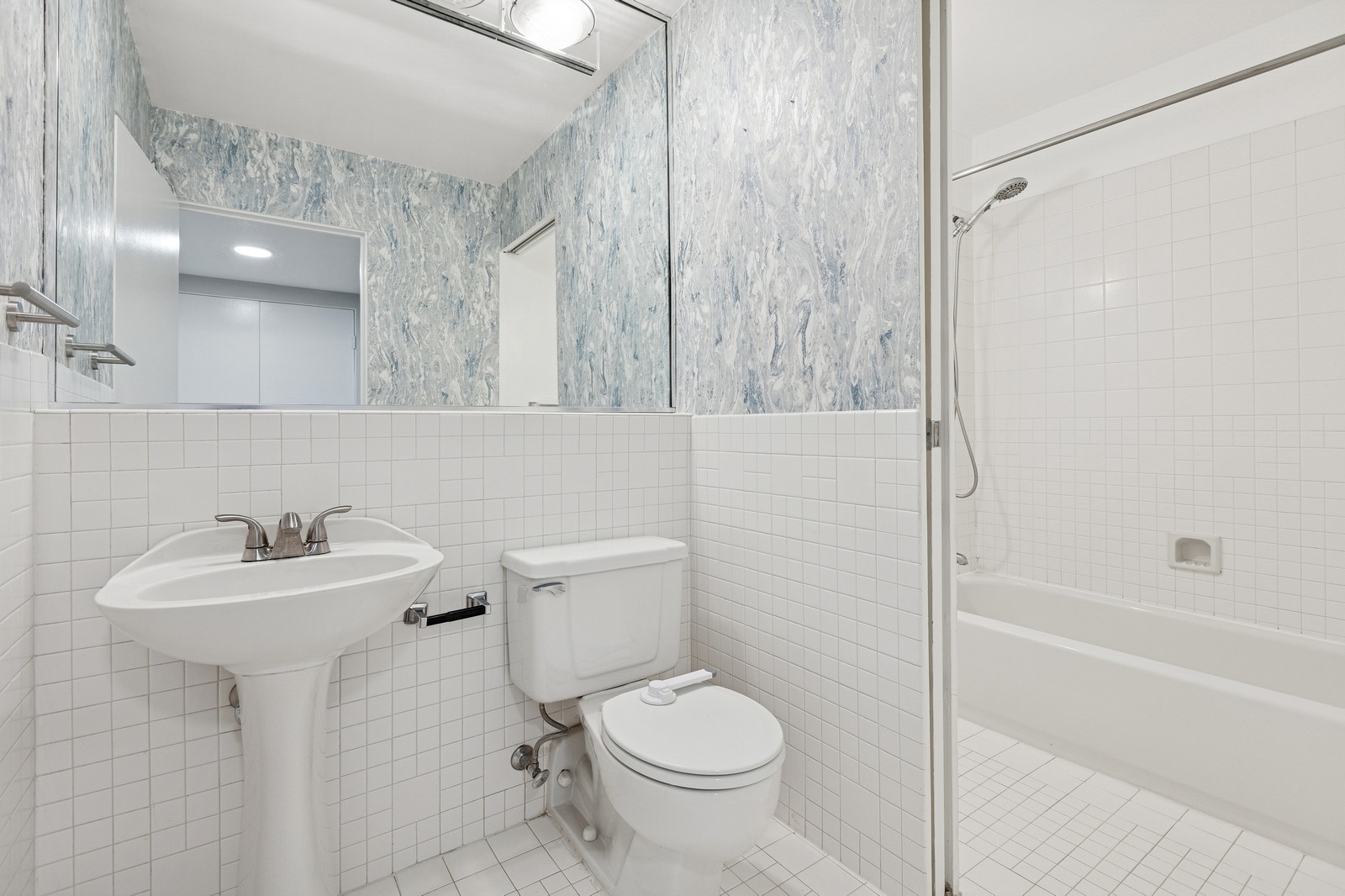 40 E 9th Street Unit: 1609
