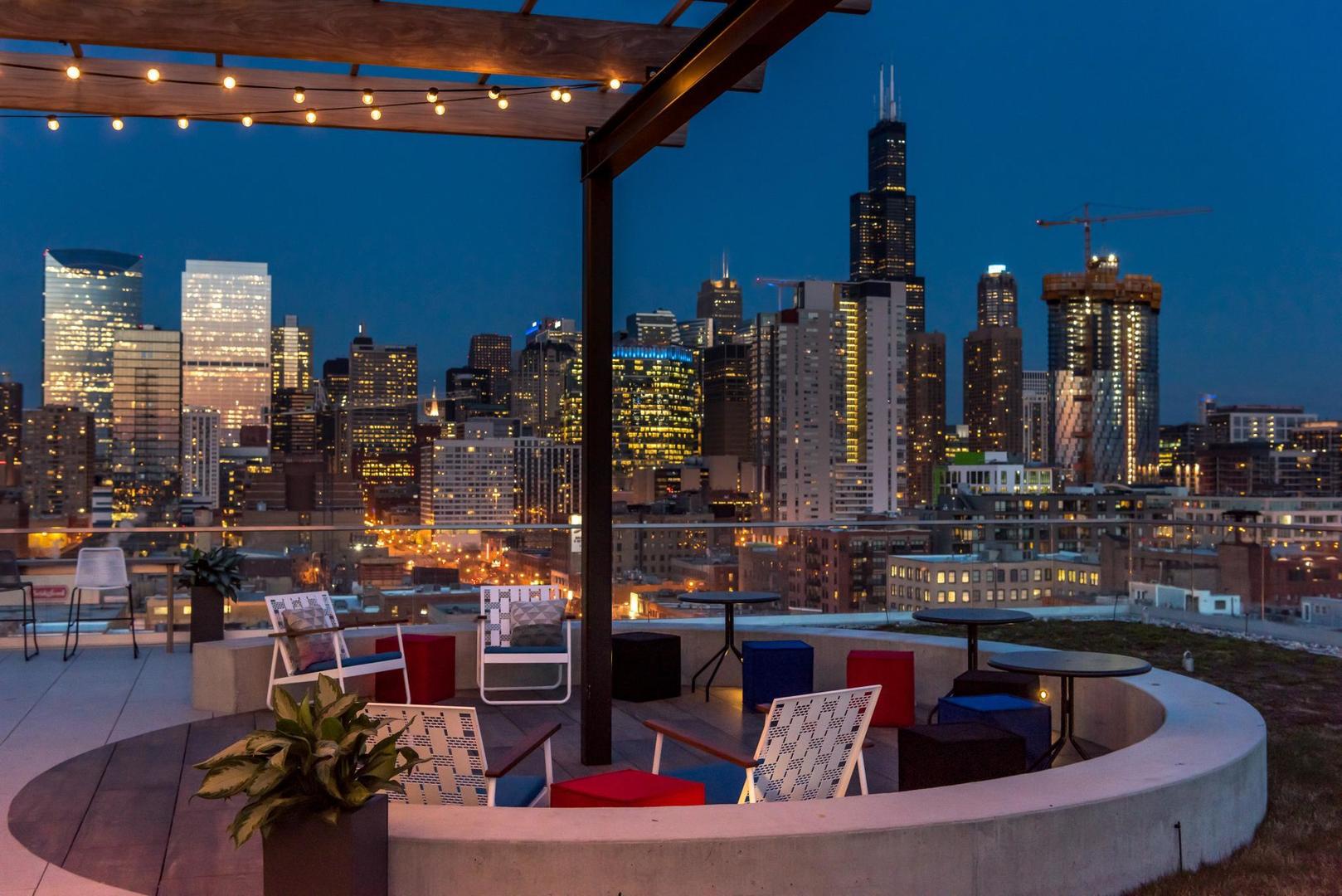 171 N Aberdeen Street Unit: 814