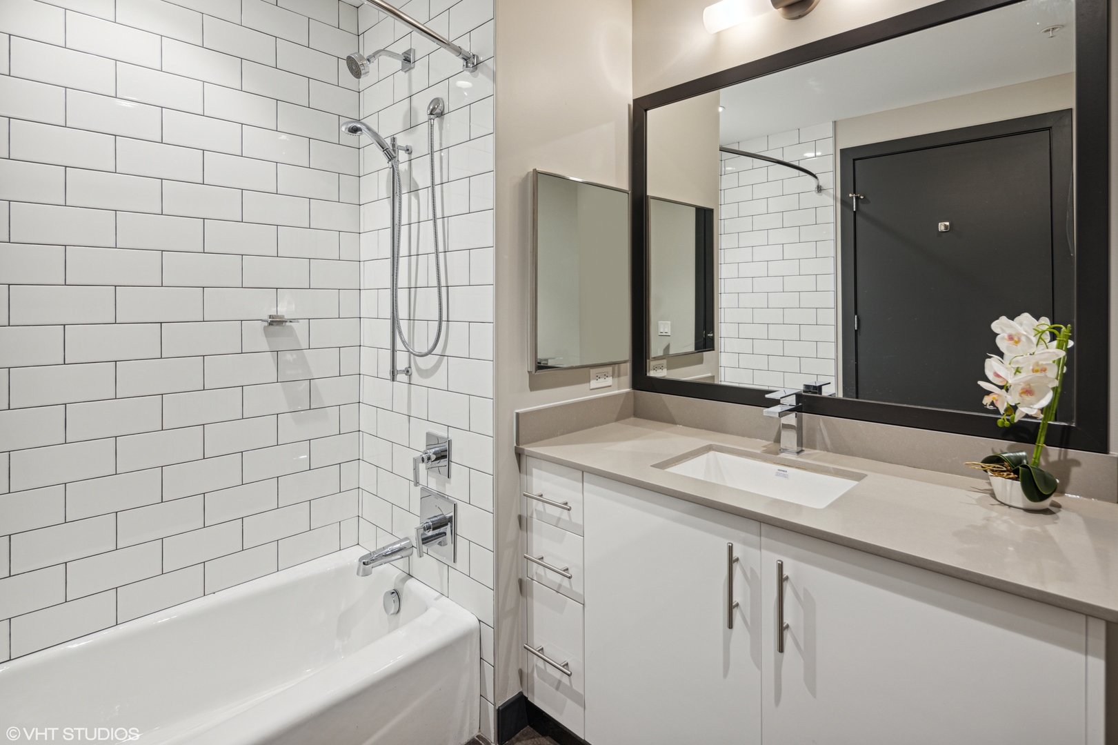 171 N Aberdeen Street Unit: 814
