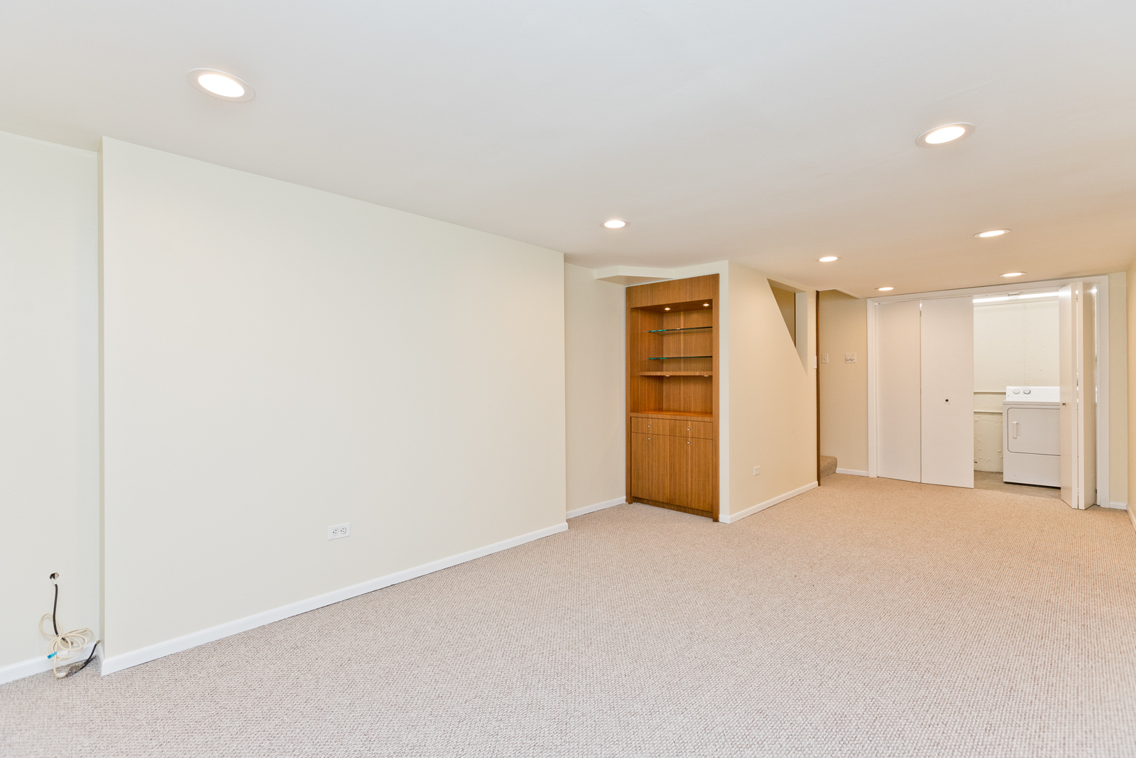 588 W HAWTHORNE Place Unit: 2