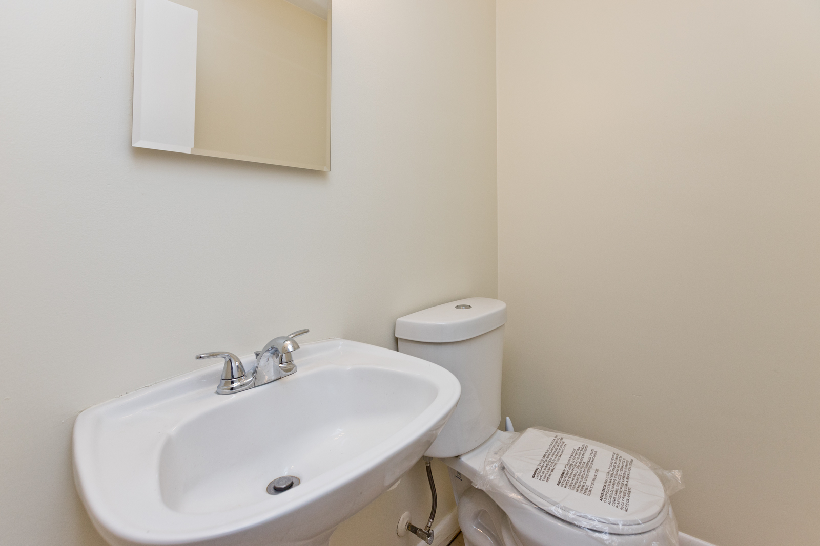 588 W HAWTHORNE Place Unit: 2