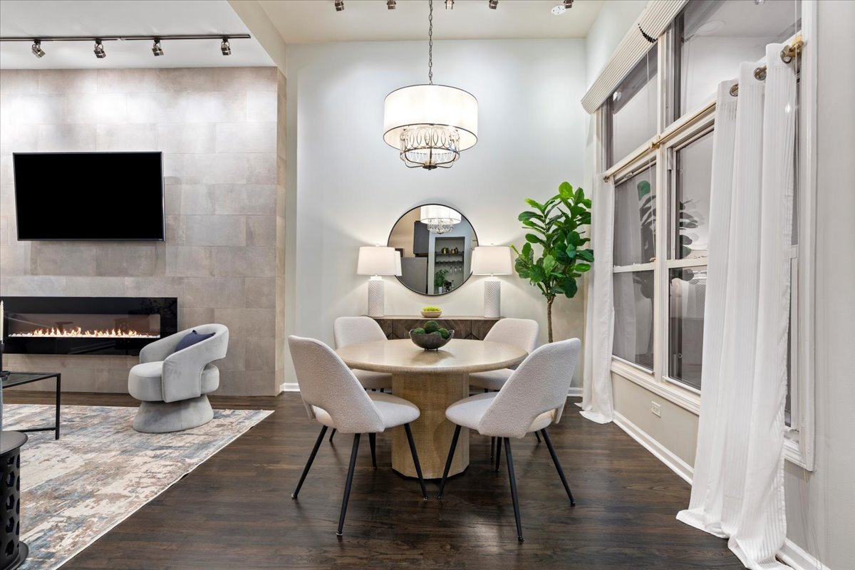 1448 N Orleans Street Unit: 2E