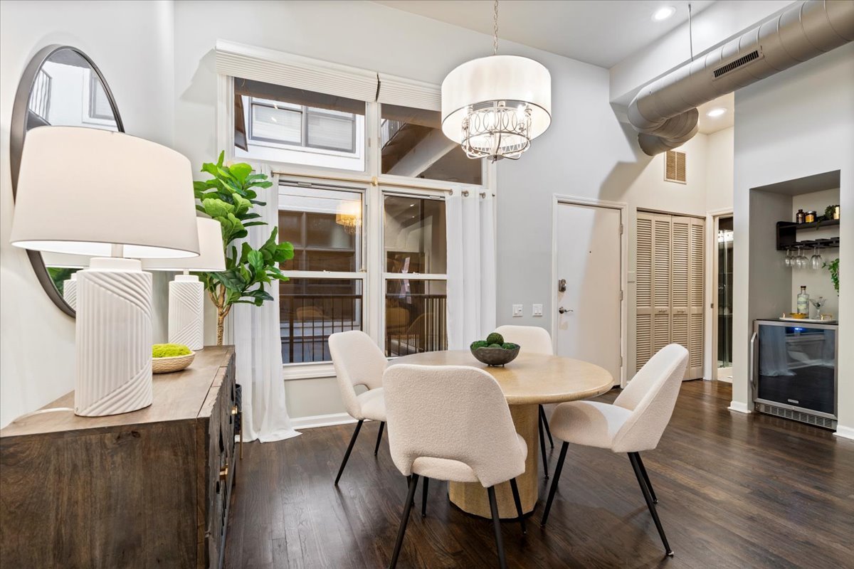1448 N Orleans Street Unit: 2E