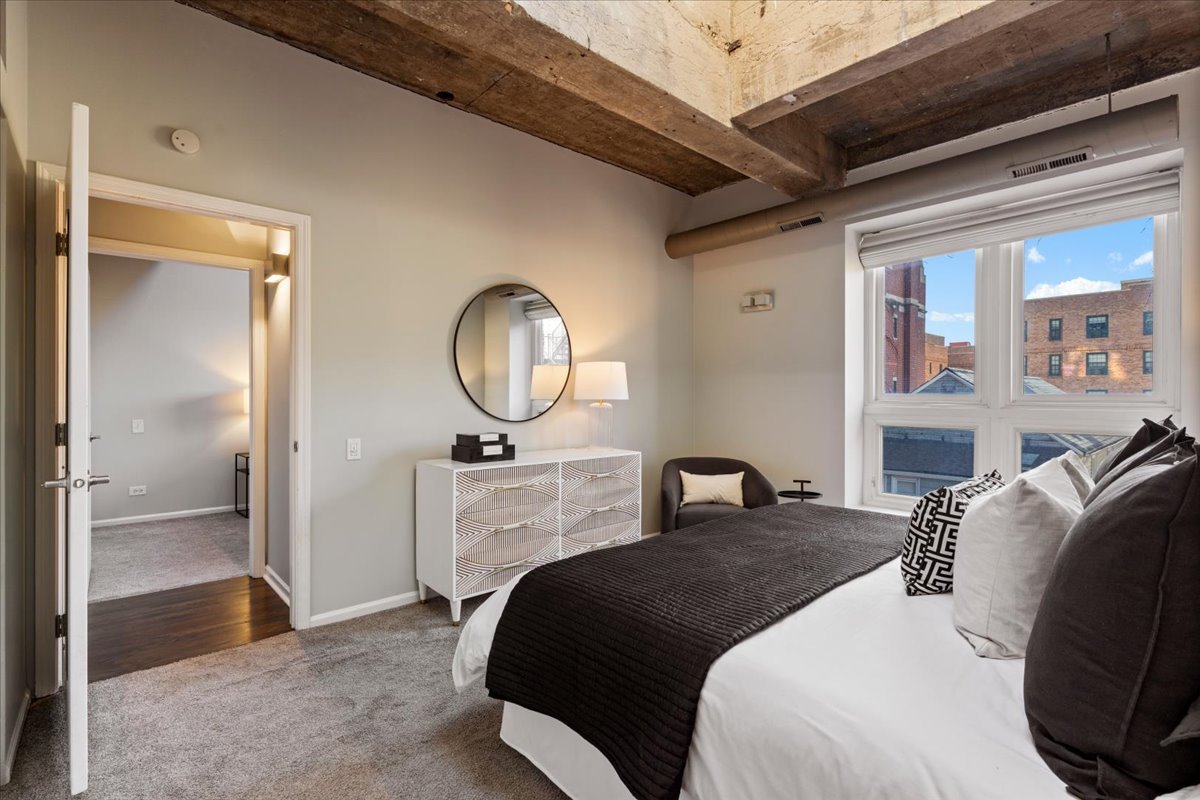 1448 N Orleans Street Unit: 2E
