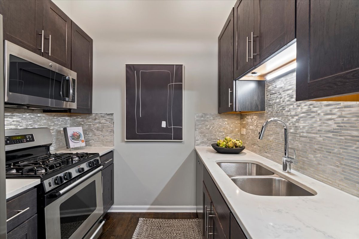 1448 N Orleans Street Unit: 2E