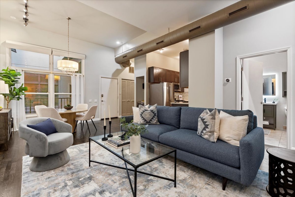 1448 N Orleans Street Unit: 2E