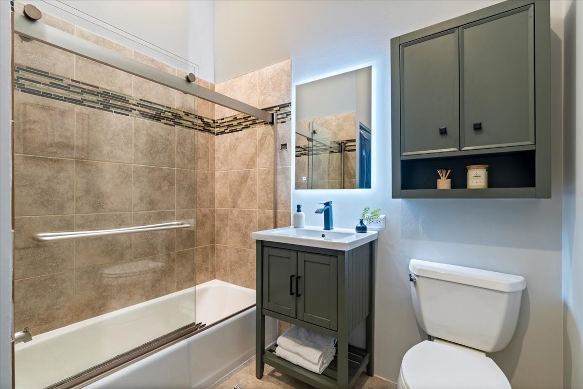 1448 N Orleans Street Unit: 2E