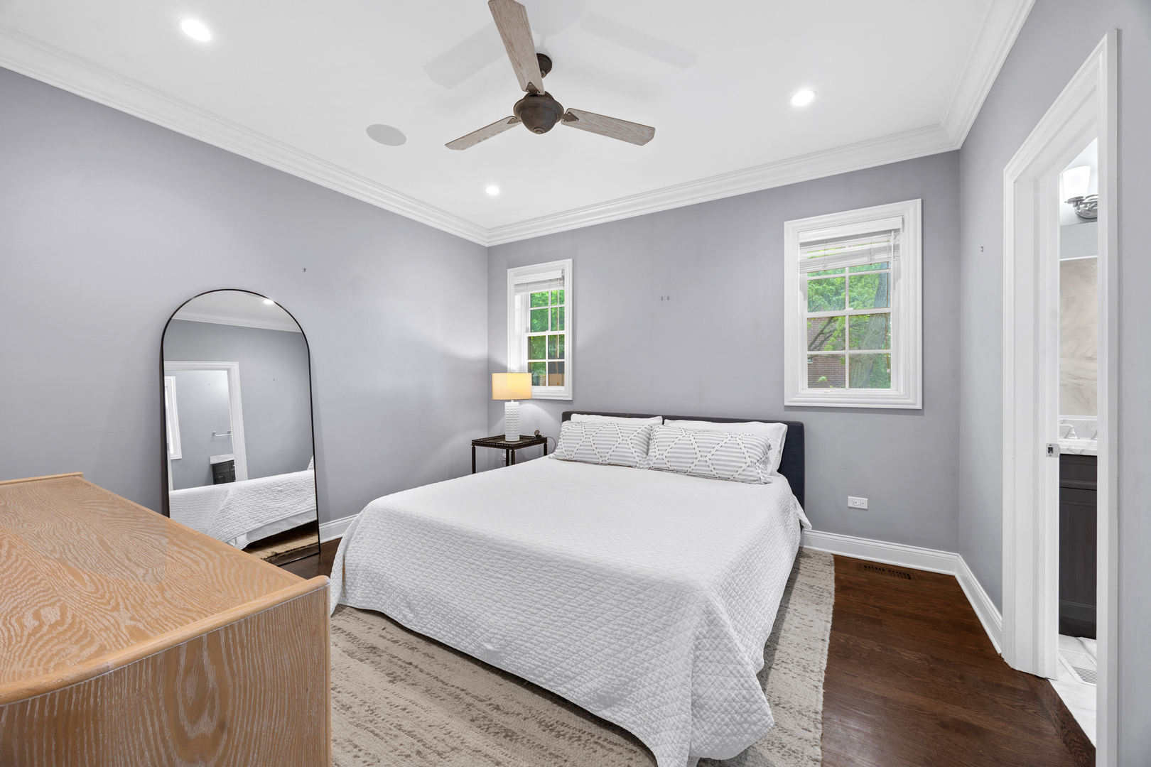 2700 N Wayne Avenue Unit: 2S