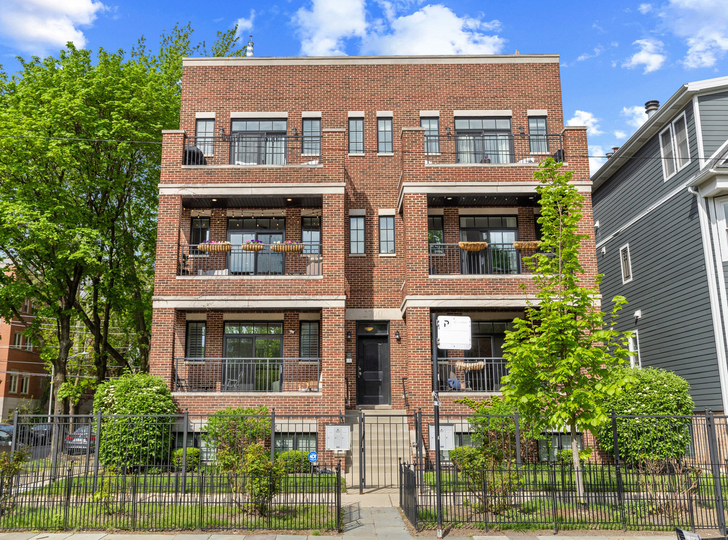 2700 N Wayne Avenue Unit: 2S