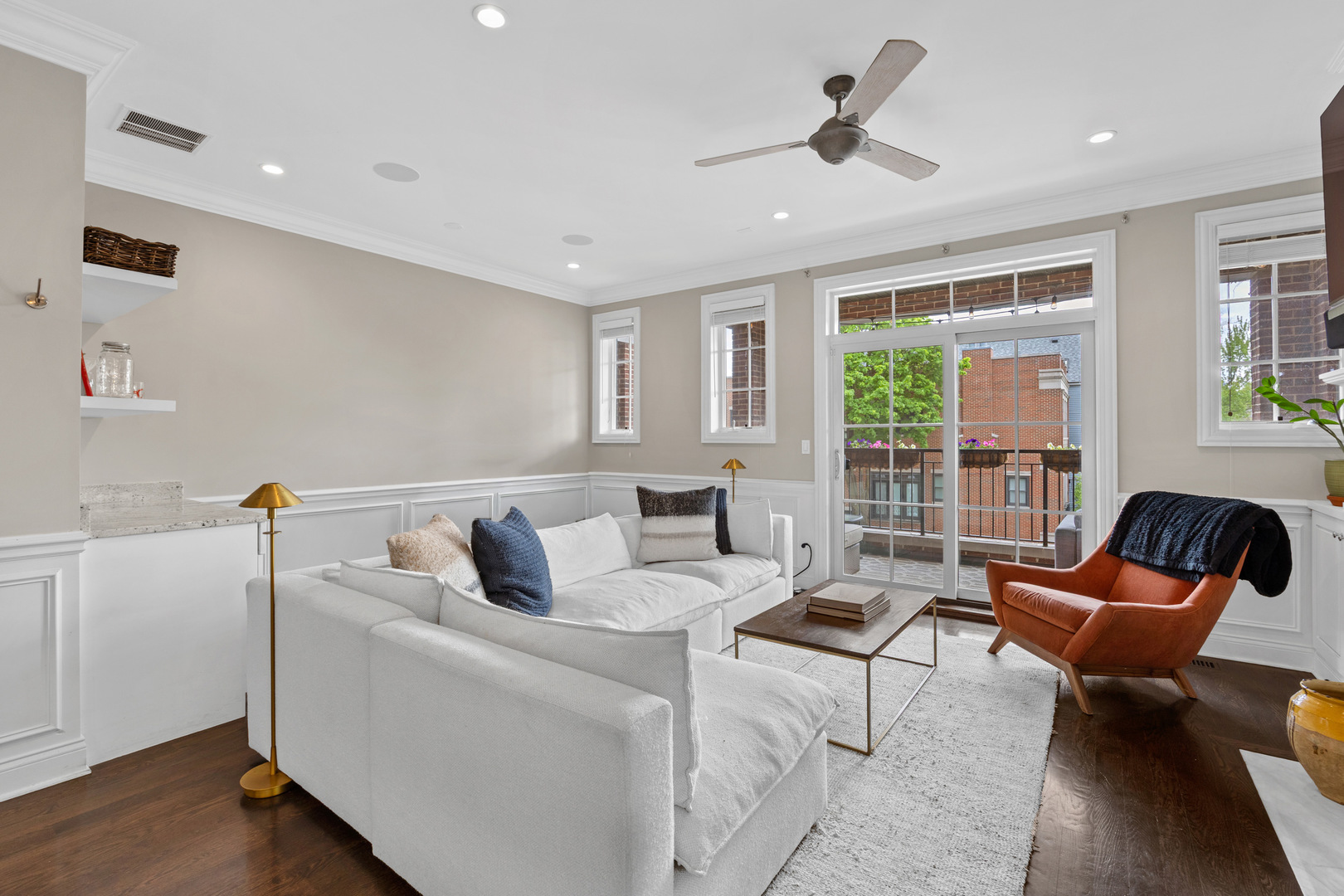 2700 N Wayne Avenue Unit: 2S