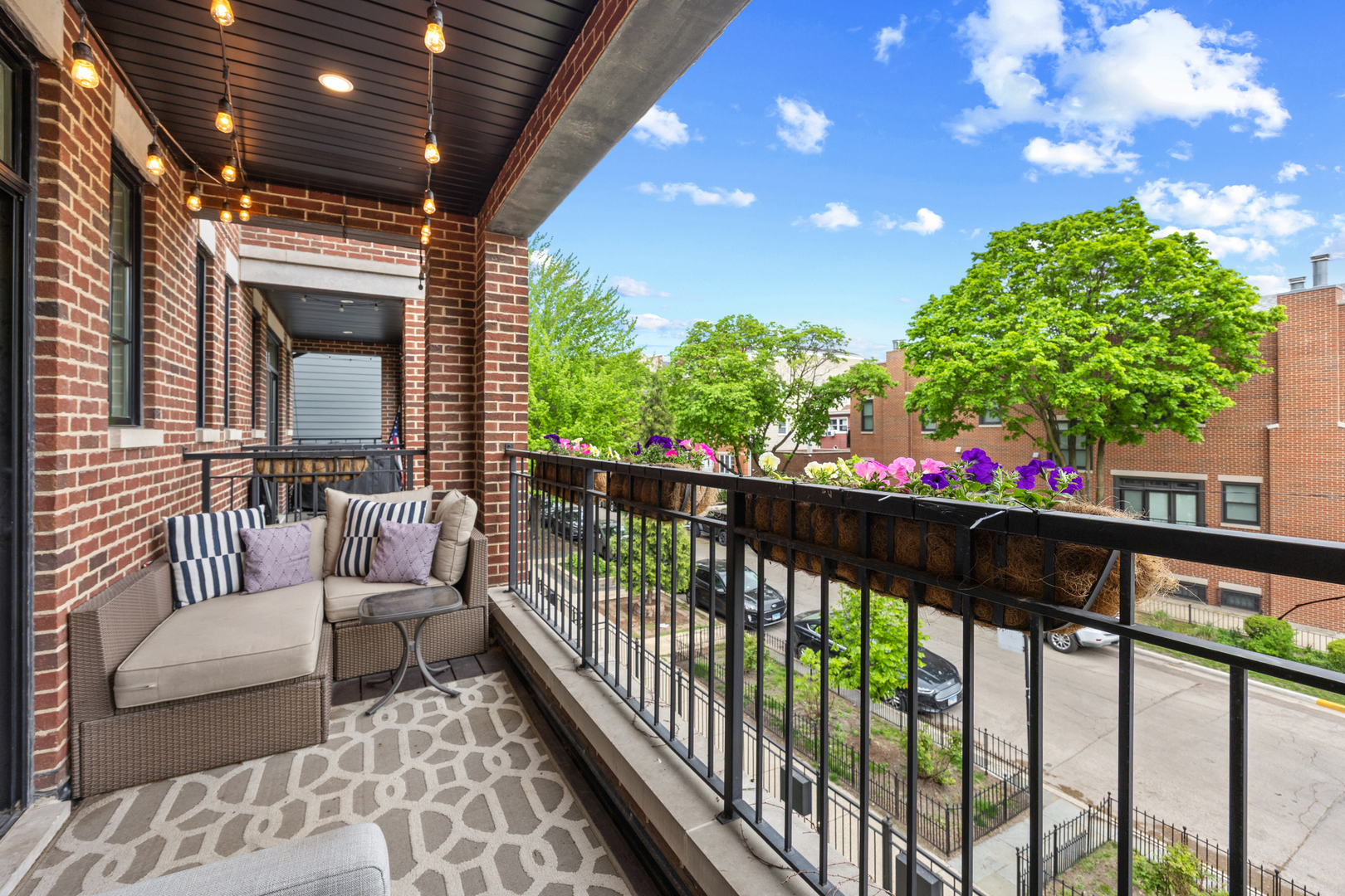 2700 N Wayne Avenue Unit: 2S