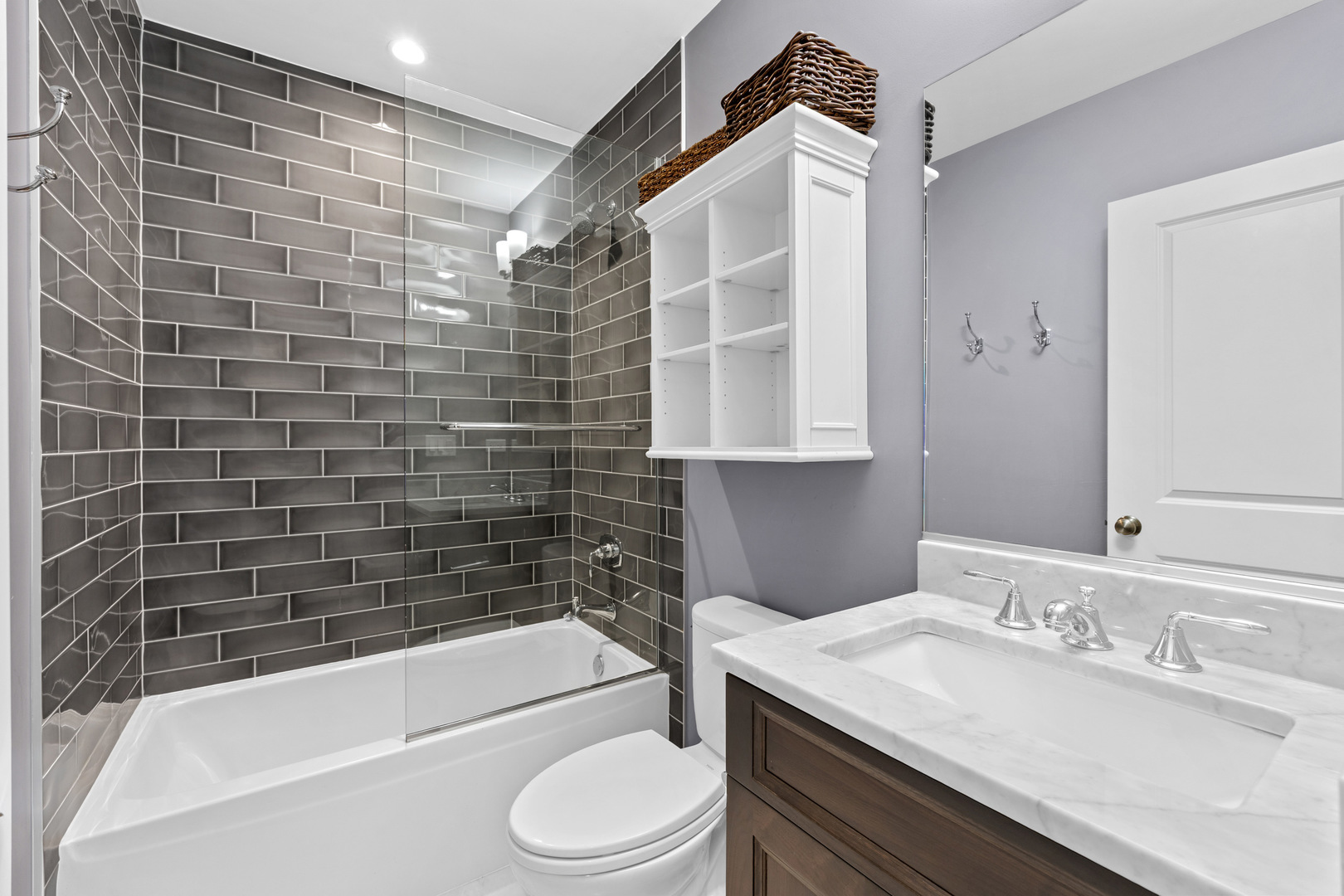 2700 N Wayne Avenue Unit: 2S