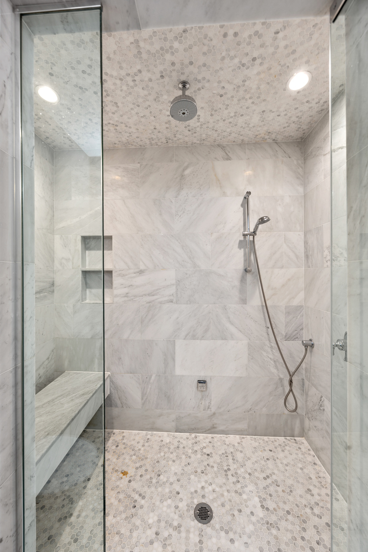 2700 N Wayne Avenue Unit: 2S