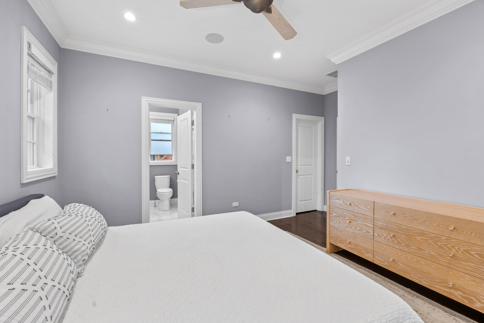 2700 N Wayne Avenue Unit: 2S