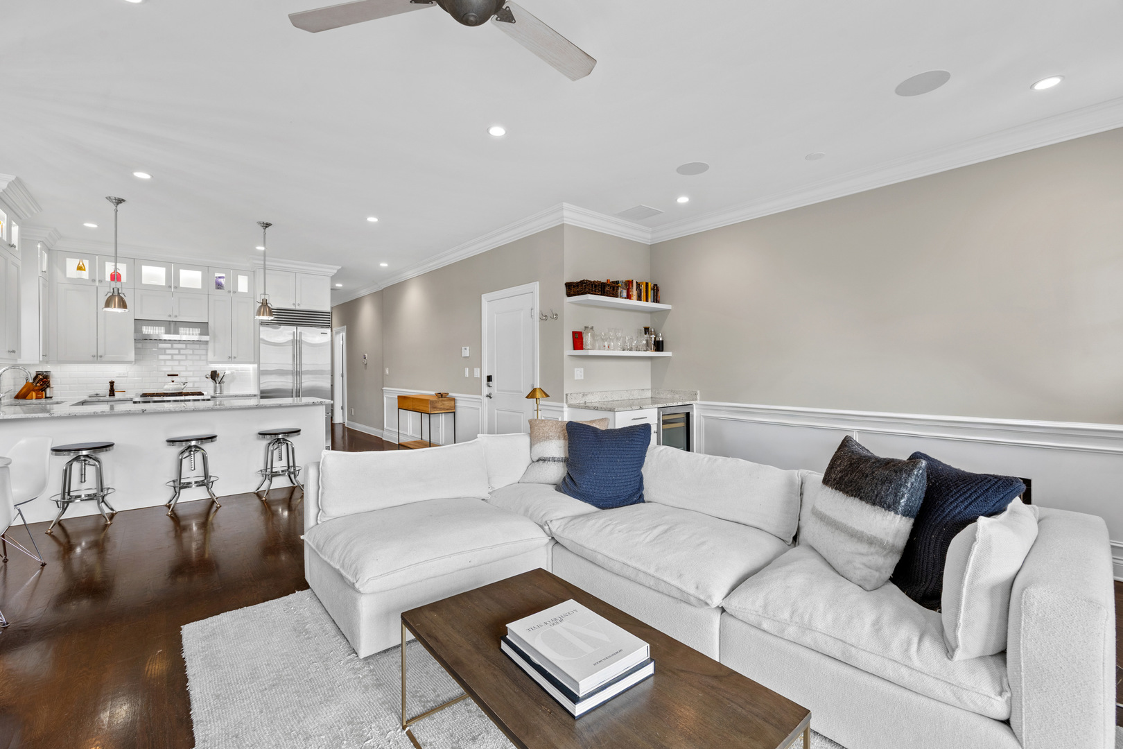 2700 N Wayne Avenue Unit: 2S