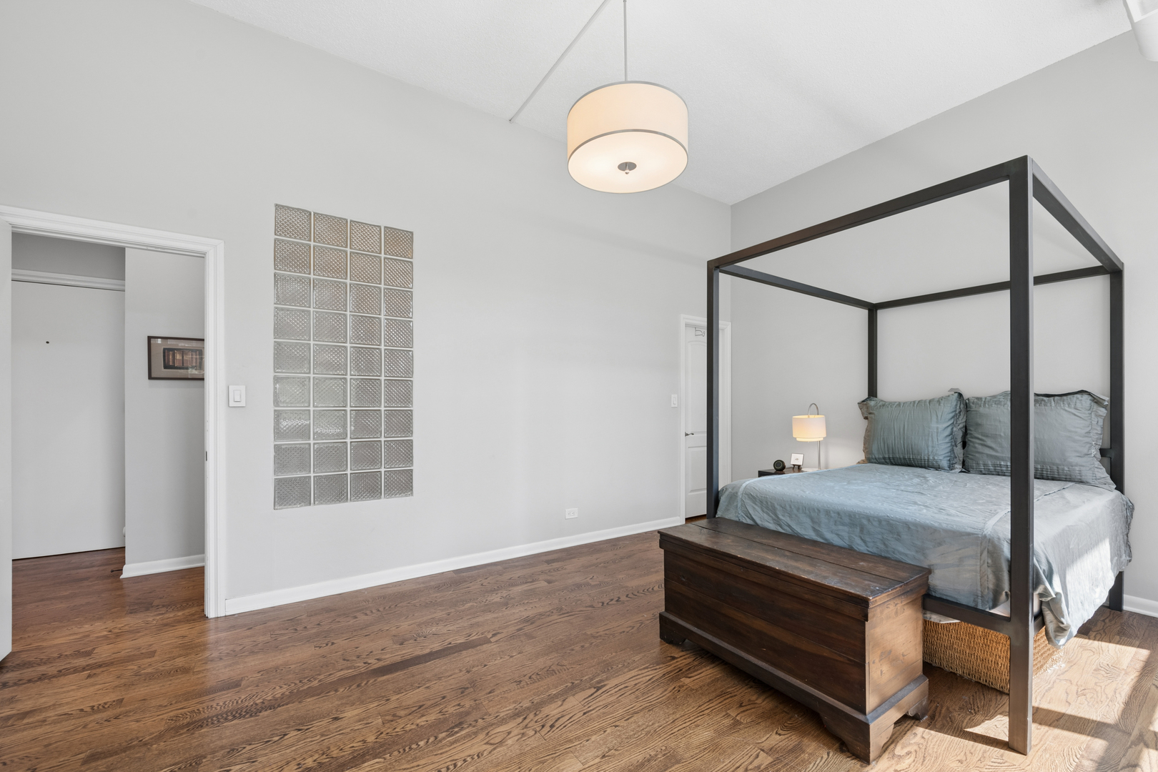 812 W Van Buren Street Unit: 2F