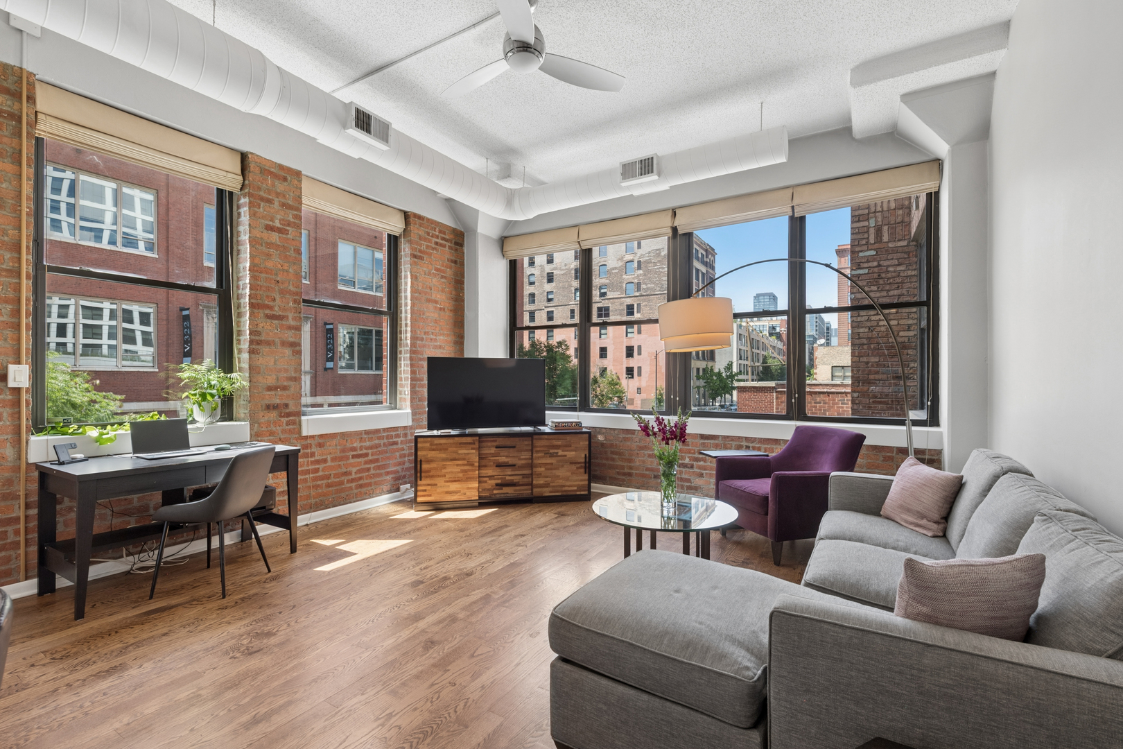 812 W Van Buren Street Unit: 2F