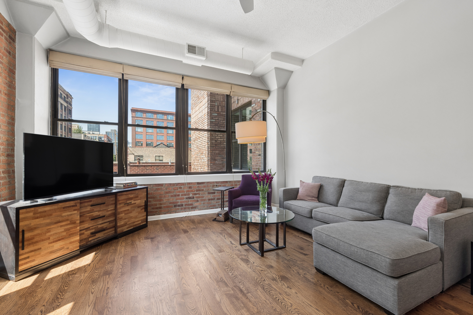 812 W Van Buren Street Unit: 2F
