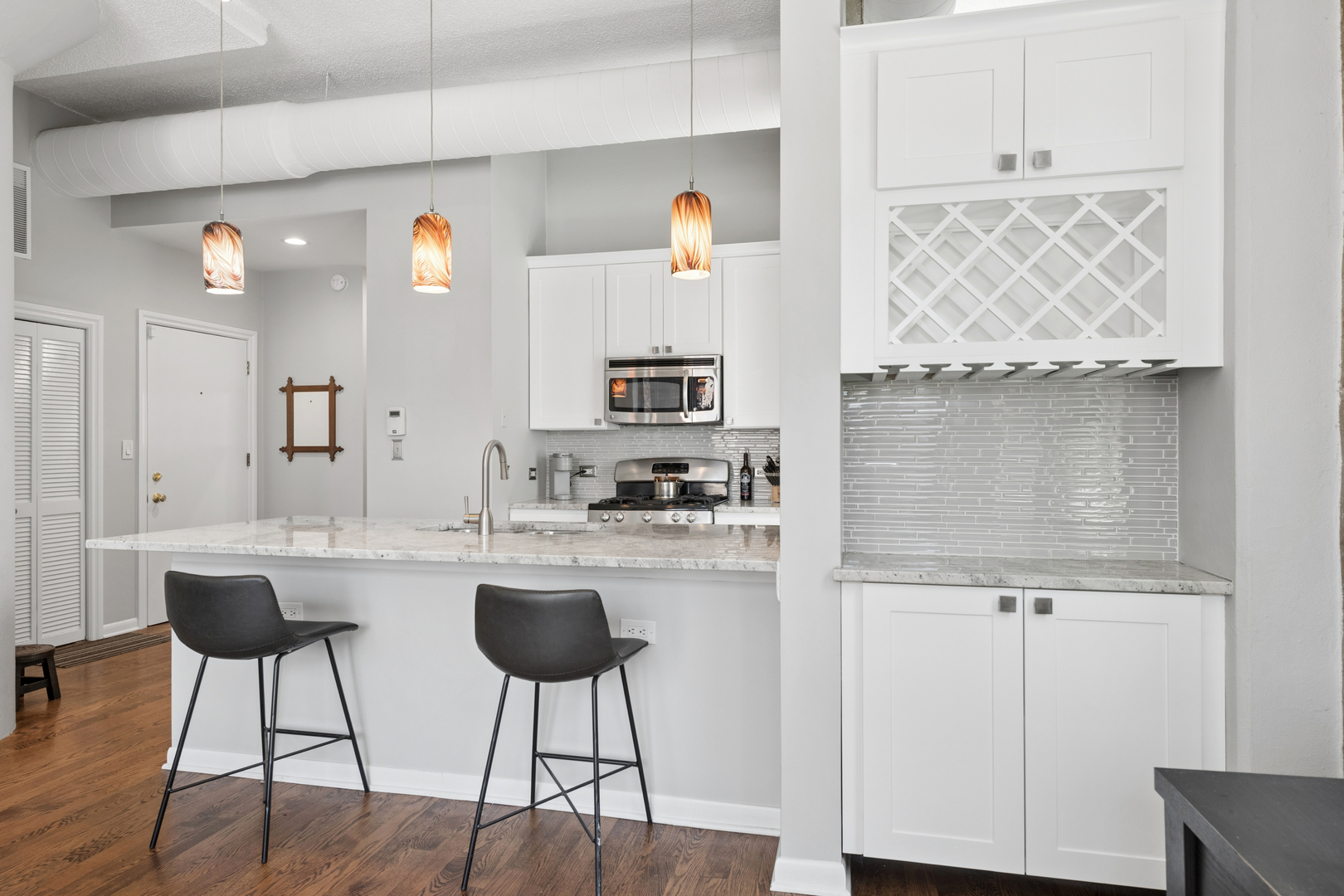 812 W Van Buren Street Unit: 2F