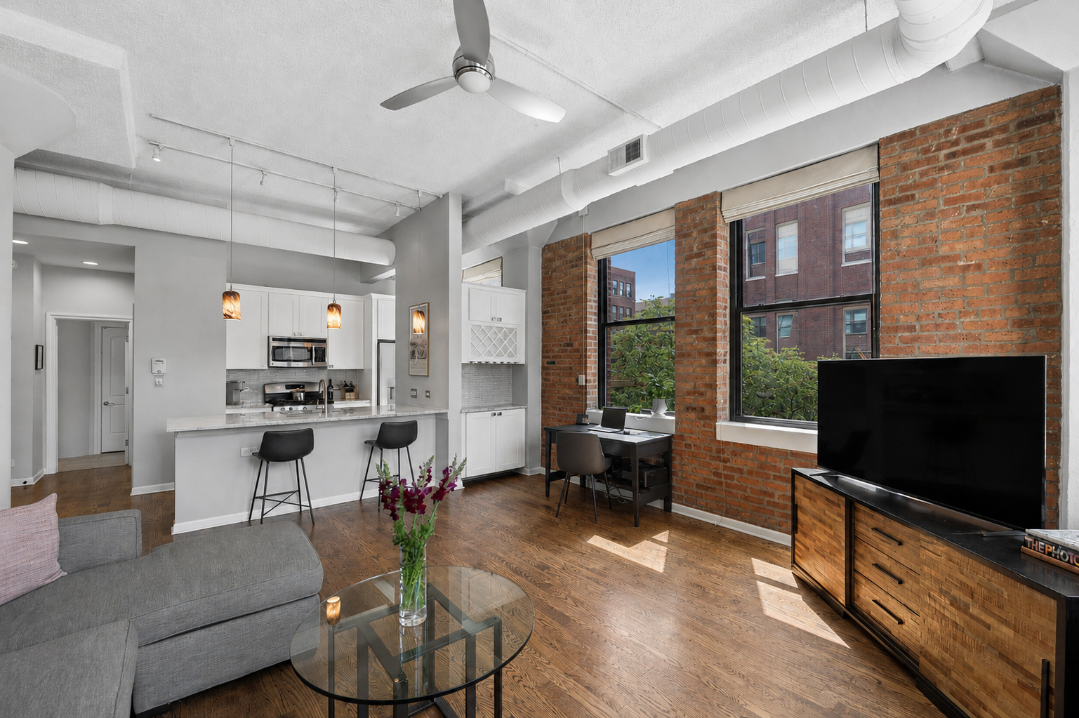 812 W Van Buren Street Unit: 2F