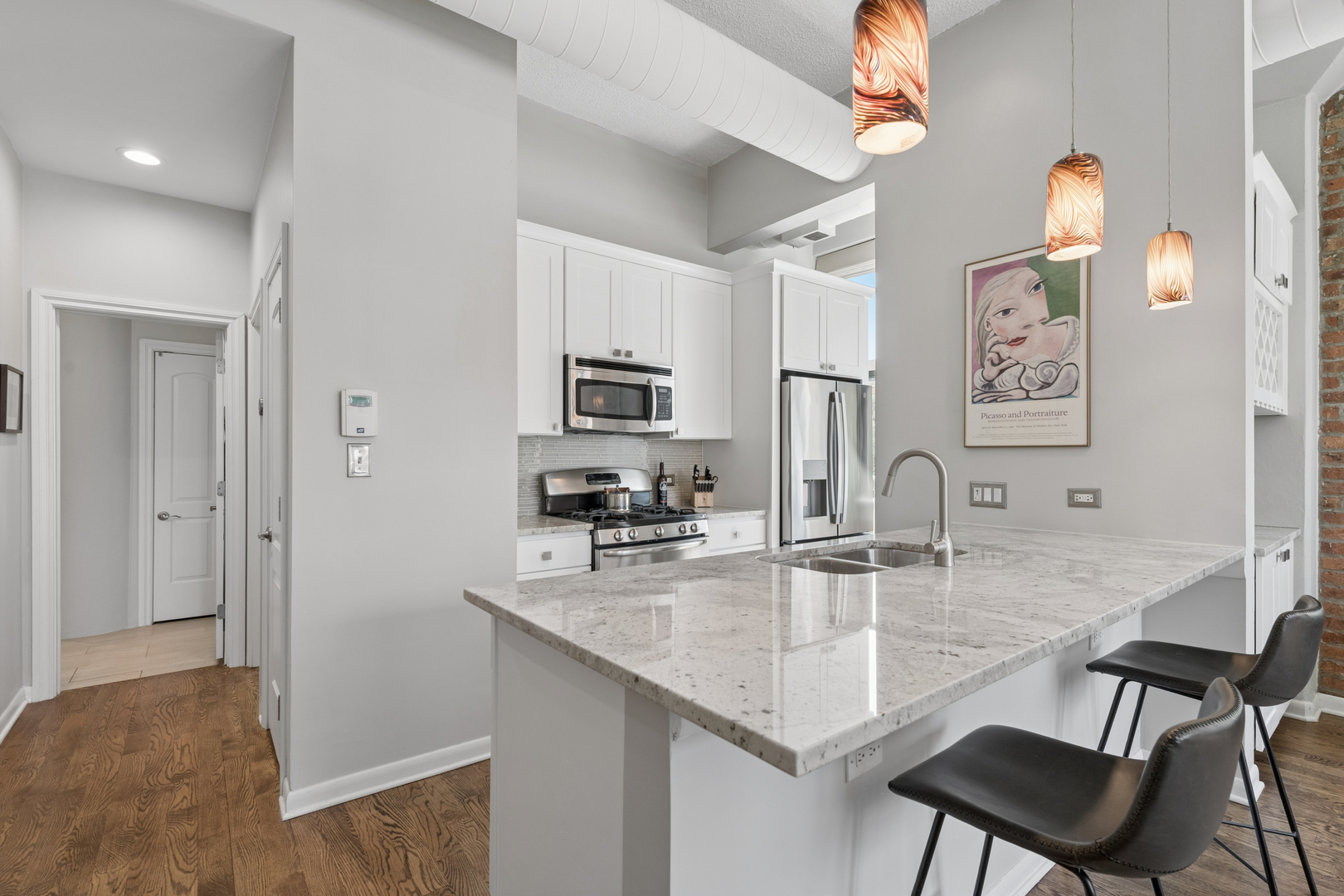 812 W Van Buren Street Unit: 2F