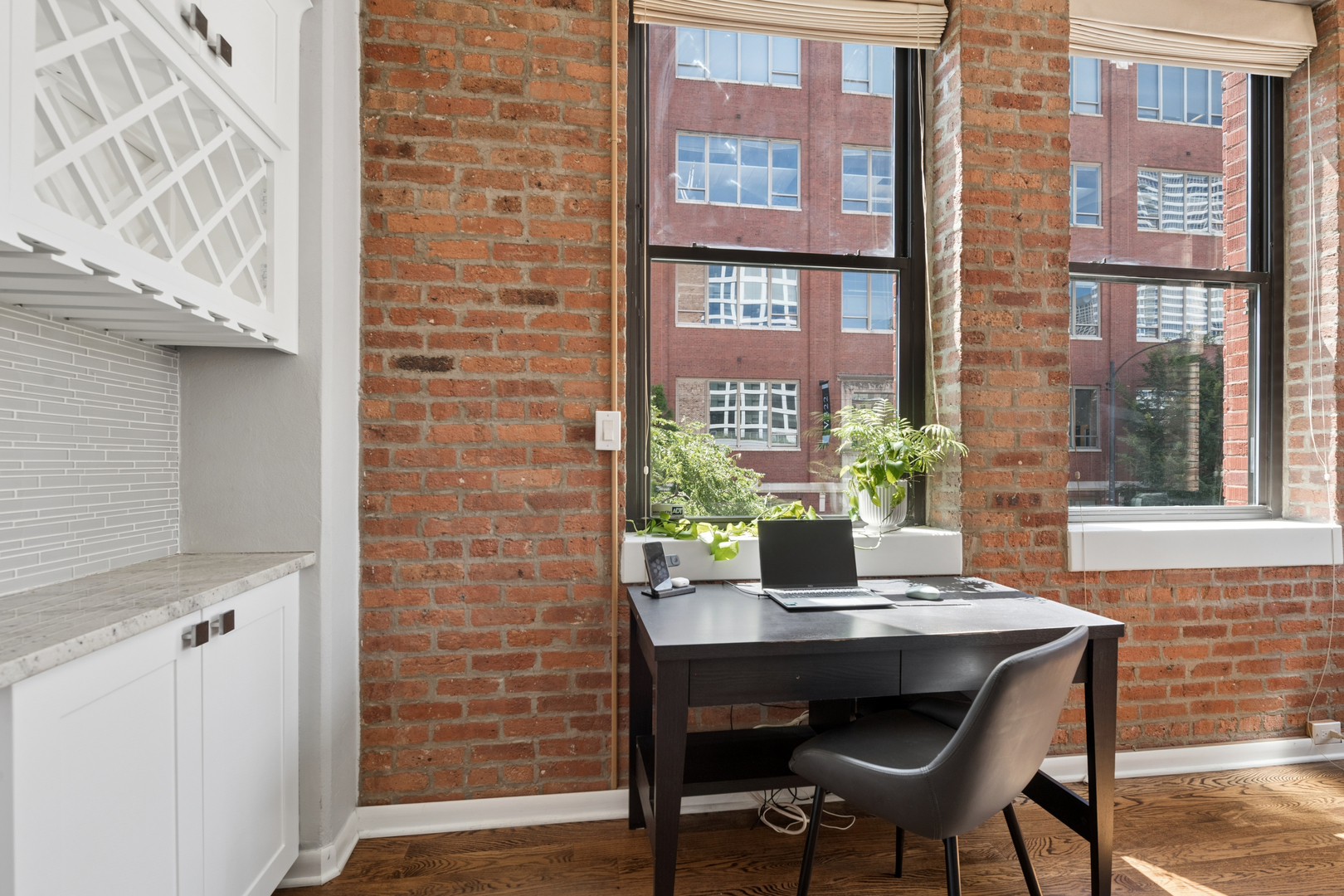 812 W Van Buren Street Unit: 2F