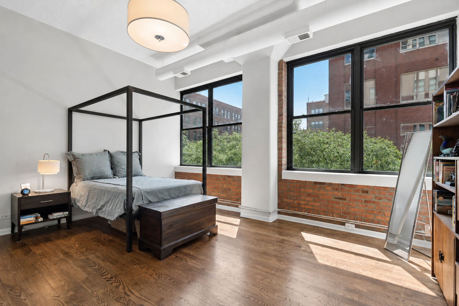 812 W Van Buren Street Unit: 2F