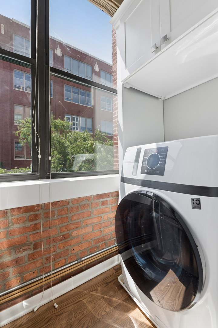 812 W Van Buren Street Unit: 2F