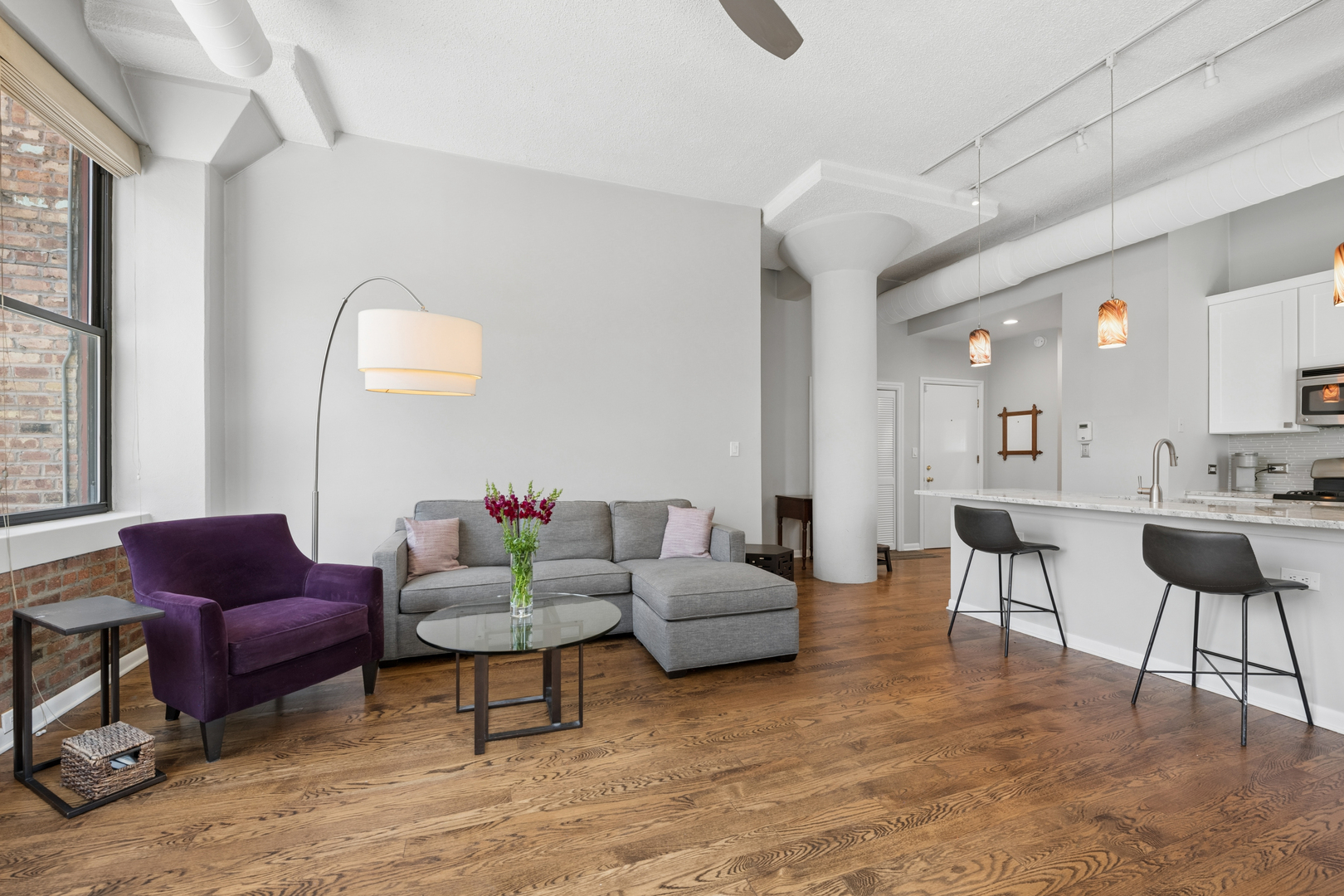 812 W Van Buren Street Unit: 2F