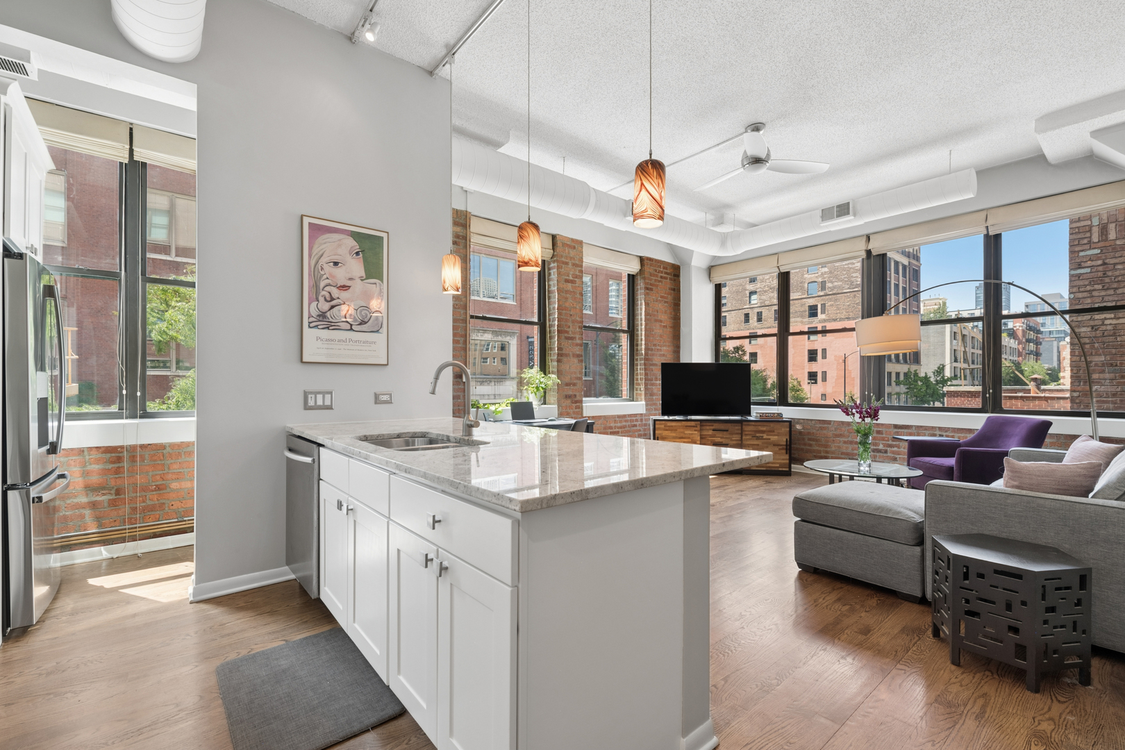 812 W Van Buren Street Unit: 2F